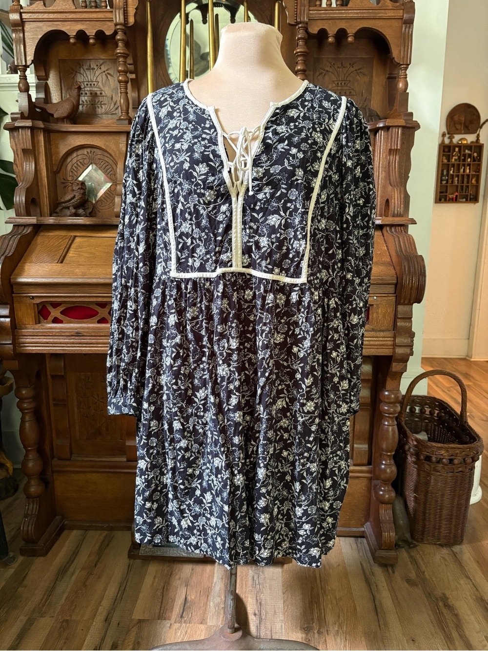 Boho Lace-Up Old Navy Floral Peasant Dress Black and Cream
